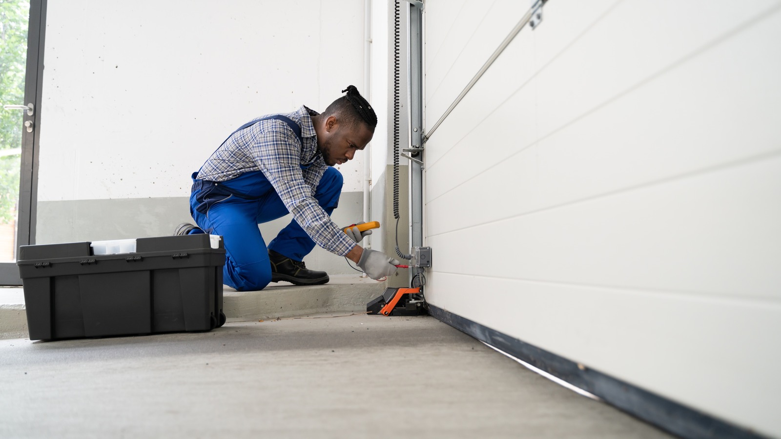 What to Expect During a Professional Garage Door Tune-Up
