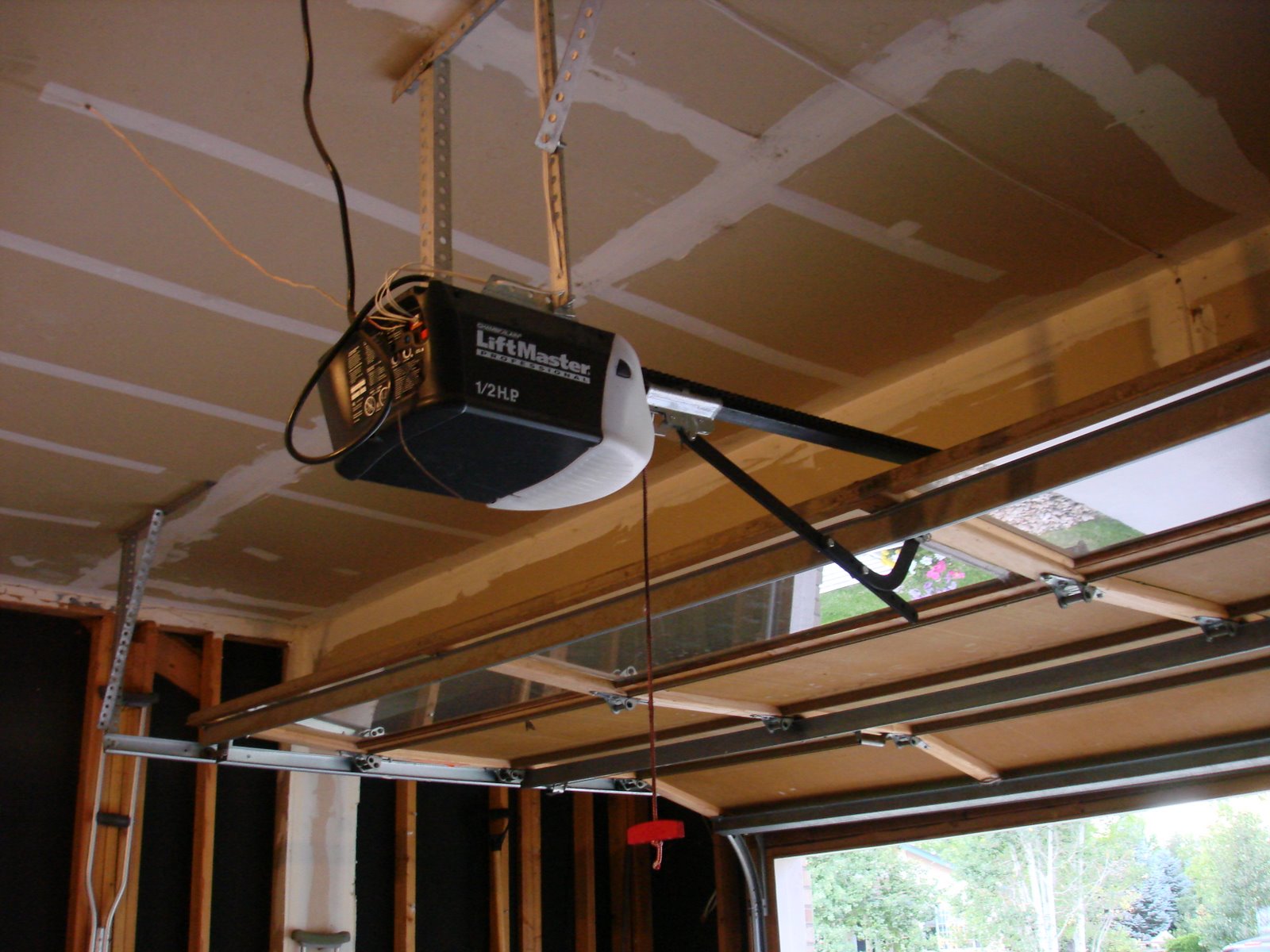 Signs It’s Time to Replace Your Garage Door Opener