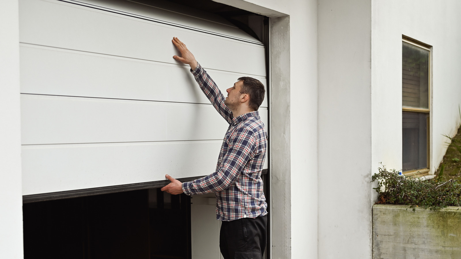 Garage Door Opener Repair in Mission Viejo: Troubleshooting Tips